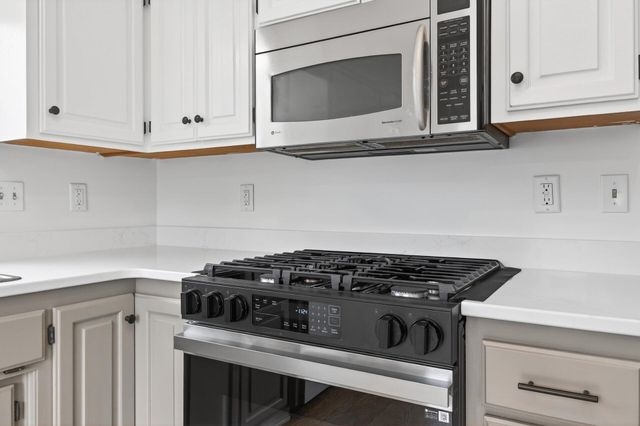 383 Tessier Circle, Vadnais Heights, MN 55127