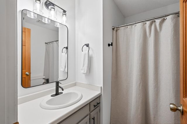 383 Tessier Circle, Vadnais Heights, MN 55127