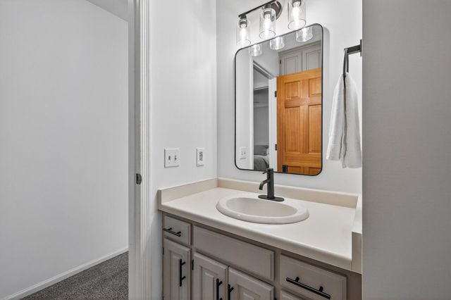 383 Tessier Circle, Vadnais Heights, MN 55127