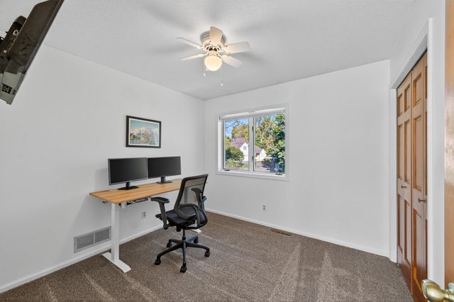 383 Tessier Circle, Vadnais Heights, MN 55127