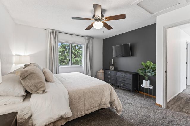 383 Tessier Circle, Vadnais Heights, MN 55127