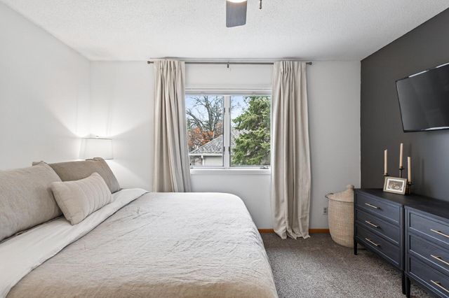 383 Tessier Circle, Vadnais Heights, MN 55127