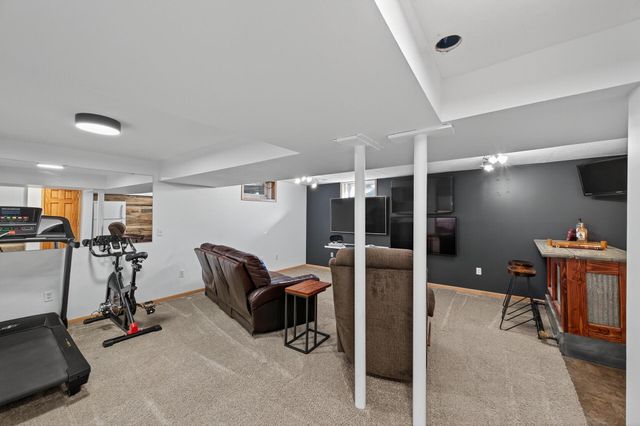 383 Tessier Circle, Vadnais Heights, MN 55127