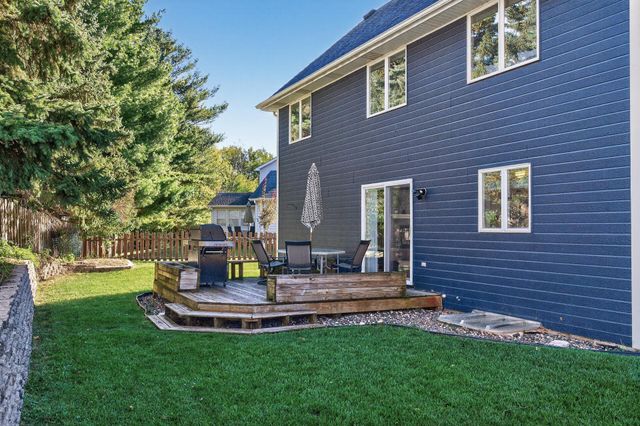 383 Tessier Circle, Vadnais Heights, MN 55127