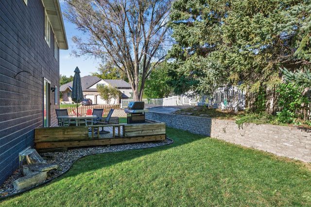 383 Tessier Circle, Vadnais Heights, MN 55127