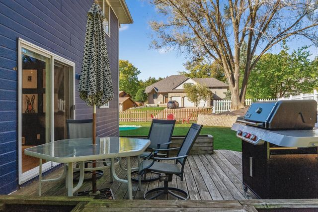 383 Tessier Circle, Vadnais Heights, MN 55127