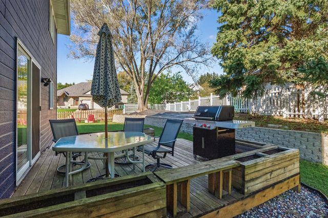 383 Tessier Circle, Vadnais Heights, MN 55127