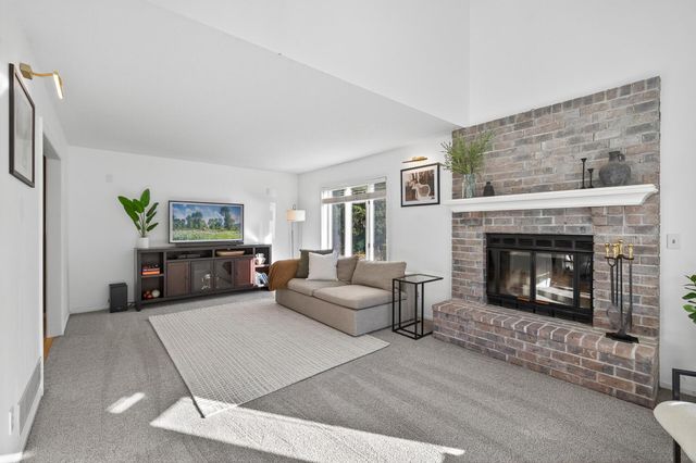 383 Tessier Circle, Vadnais Heights, MN 55127