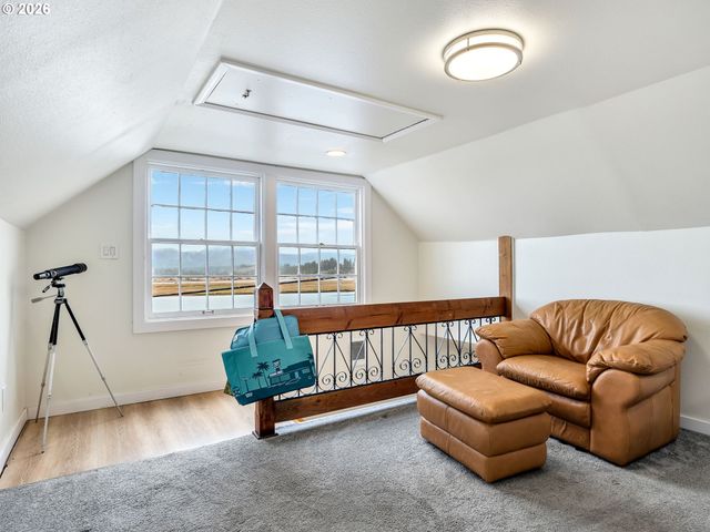 61 Gamble St, Wheeler, OR 97147