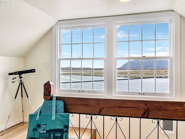 61 Gamble St, Wheeler, OR 97147
