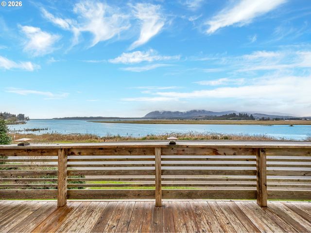 61 Gamble St, Wheeler, OR 97147
