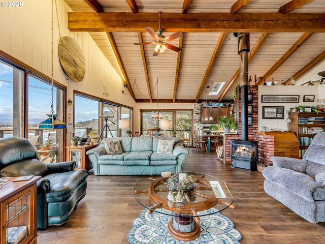 61 Gamble St, Wheeler, OR 97147