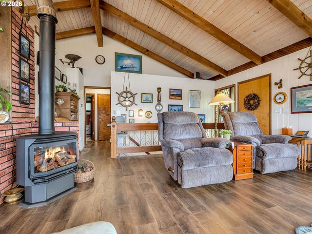 61 Gamble St, Wheeler, OR 97147