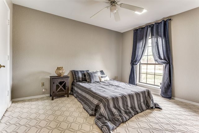 329 Sexton Lane, Benbrook, TX 76126