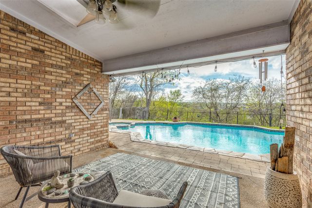 329 Sexton Lane, Benbrook, TX 76126