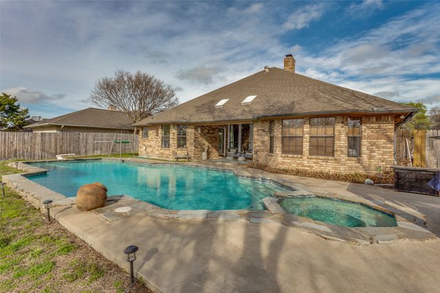 329 Sexton Lane, Benbrook, TX 76126