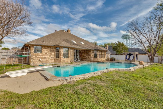 329 Sexton Lane, Benbrook, TX 76126