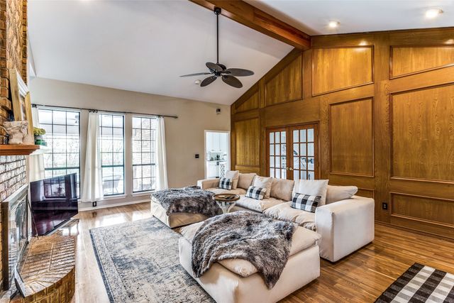 329 Sexton Lane, Benbrook, TX 76126