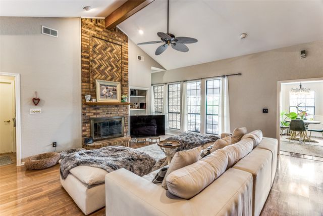 329 Sexton Lane, Benbrook, TX 76126