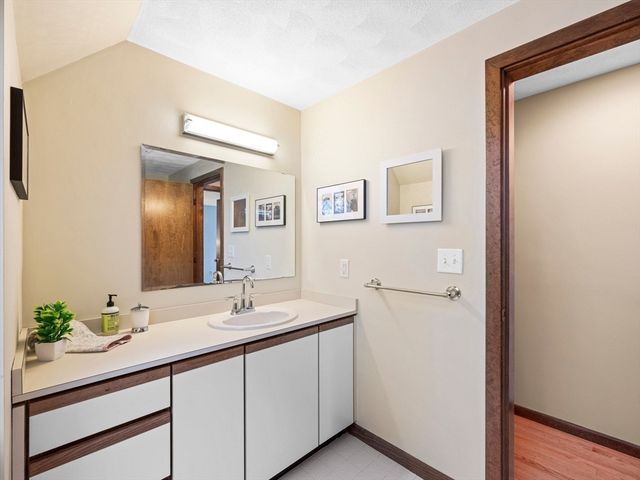 343 Sargent Road, Boxborough, MA 01719