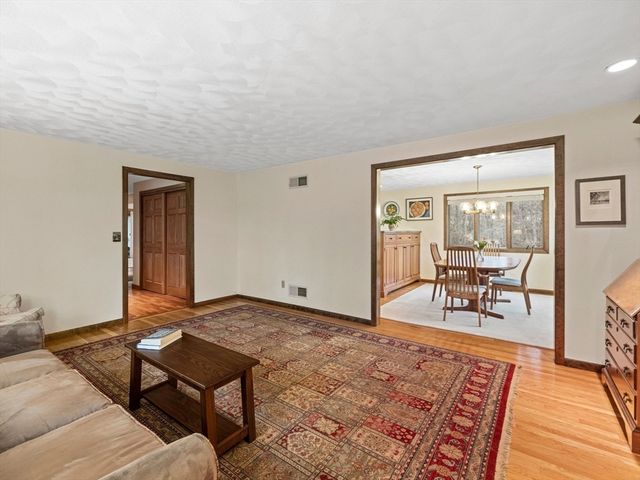 343 Sargent Road, Boxborough, MA 01719