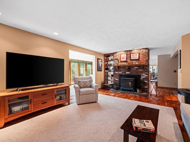 343 Sargent Road, Boxborough, MA 01719