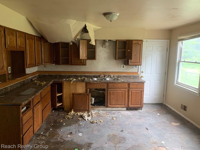 11320 GRANDVILLE Avenue, Detroit, MI 48228