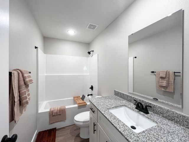 1301 N Maxine Avenue, Nixa, MO 65714