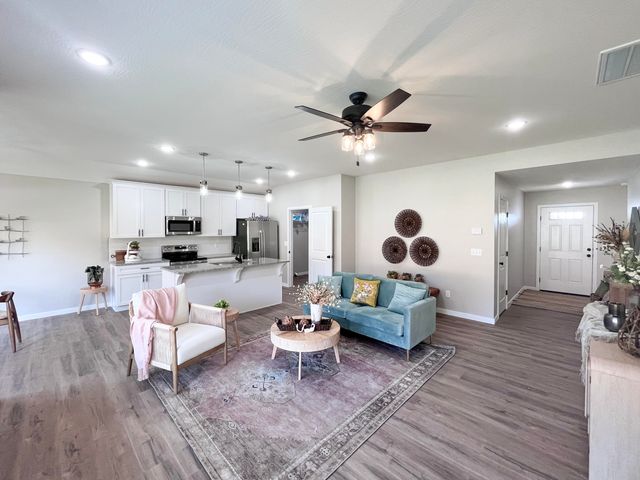 1301 N Maxine Avenue, Nixa, MO 65714