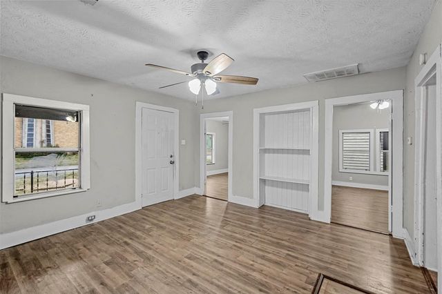 906 E Houston Street, Sherman, TX 75092