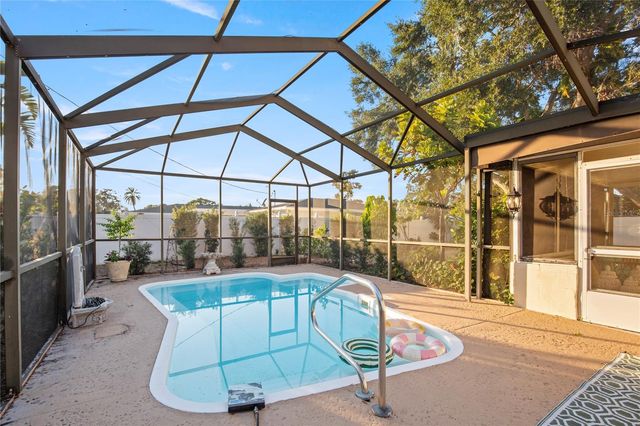 226 75TH STREET N, St Petersburg, FL 33710