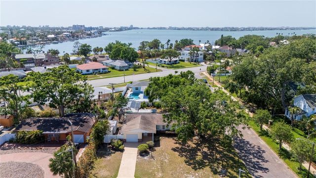 226 75TH STREET N, St Petersburg, FL 33710