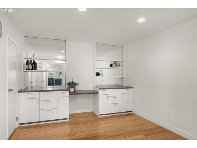 530 N HAYDEN BAY Dr, Portland, OR 97217