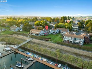 530 N HAYDEN BAY Dr, Portland, OR 97217