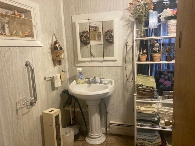 29 Center, Methuen, MA 01844