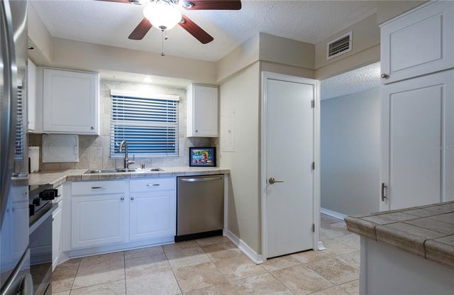 700 BEACH DRIVE NE 406, St Petersburg, FL 33701