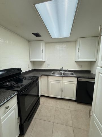 946 LAKE DESTINY ROAD C, Altamonte Springs, FL 32714