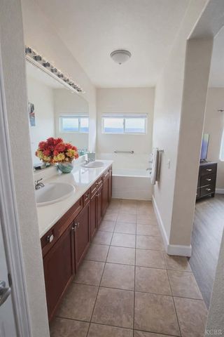 711 S Del Rio Court, Hanford, CA 93230