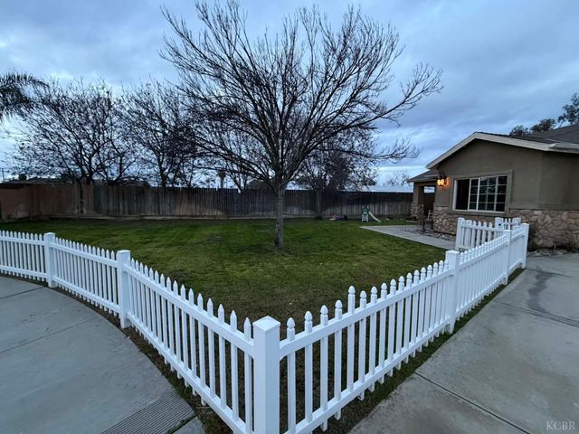 711 S Del Rio Court, Hanford, CA 93230