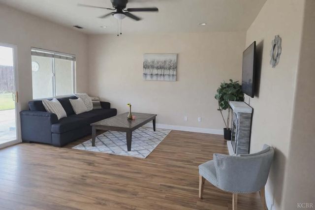 711 S Del Rio Court, Hanford, CA 93230