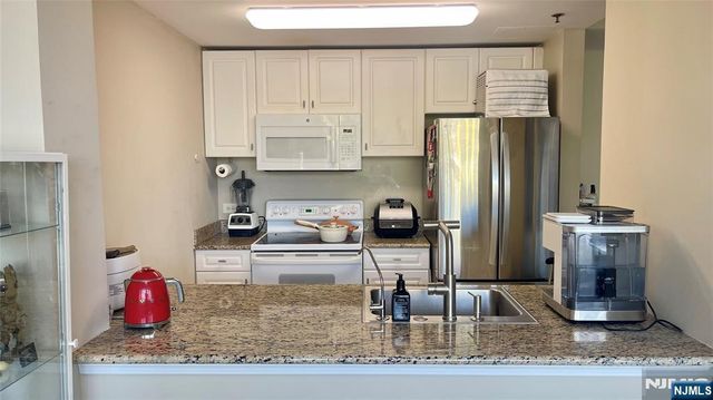 100 Old Palisade Road 1813, Fort Lee, NJ 07024