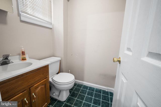 22 E 3RD ST, Media, PA 19063