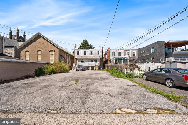 22 E 3RD ST, Media, PA 19063