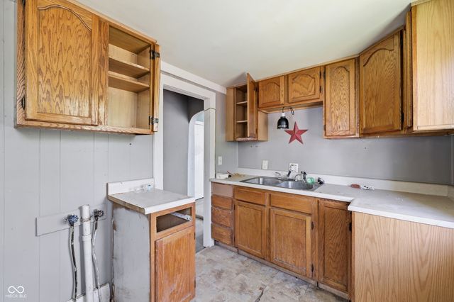 228 S Madison Street, Knightstown, IN 46148