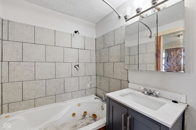 228 S Madison Street, Knightstown, IN 46148