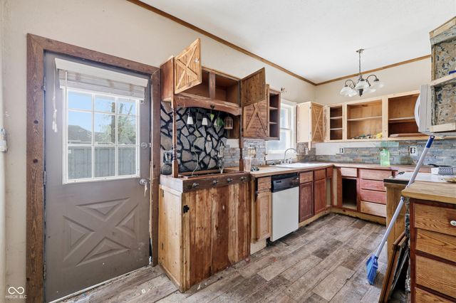 228 S Madison Street, Knightstown, IN 46148