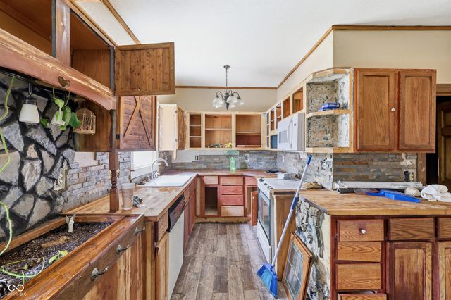 228 S Madison Street, Knightstown, IN 46148