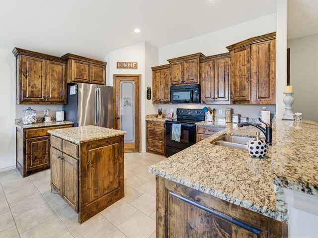2108 Ridgewood Drive, Bridgeport, TX 76426