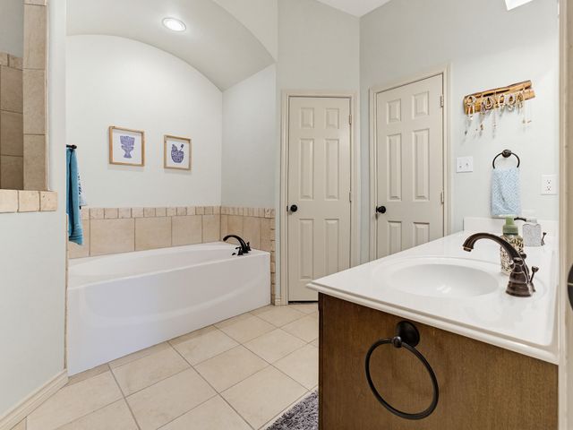 2108 Ridgewood Drive, Bridgeport, TX 76426