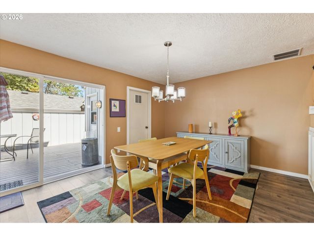 1325 BONNIEBRAE Dr, Lake Oswego, OR 97034